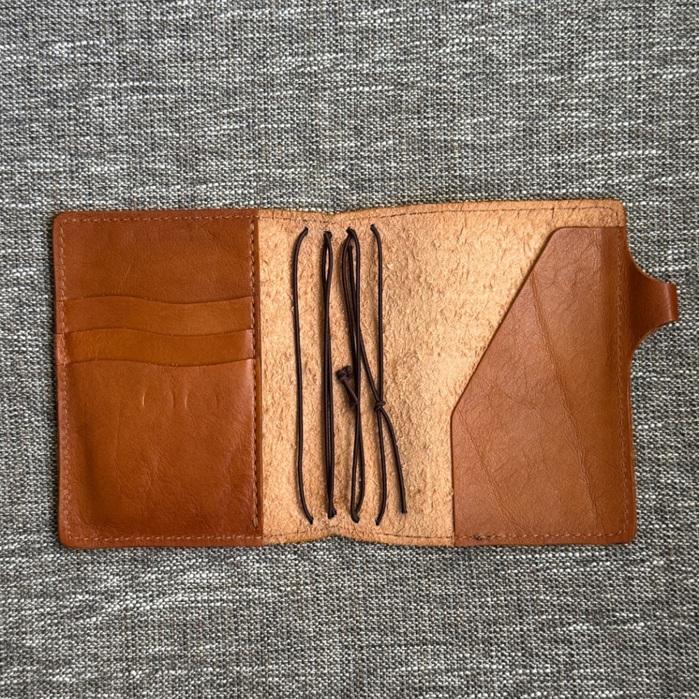 Chic Sparrow Pocket Plus Giovanni | Artist | Cascade - Picture 2 of 4